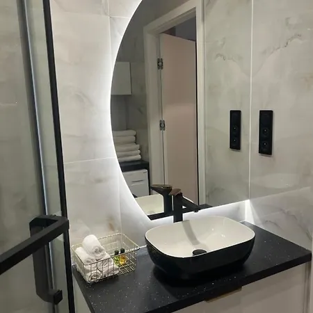 Crystal Luxury Apartment With Free Parking In Cracow For 4 Guests Krakow Exterior photo