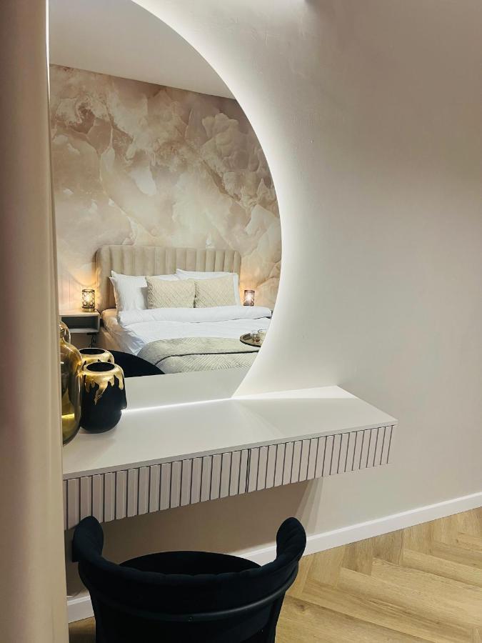 Crystal Luxury With Free Parking In Cracow For 4 Guests Apartment *