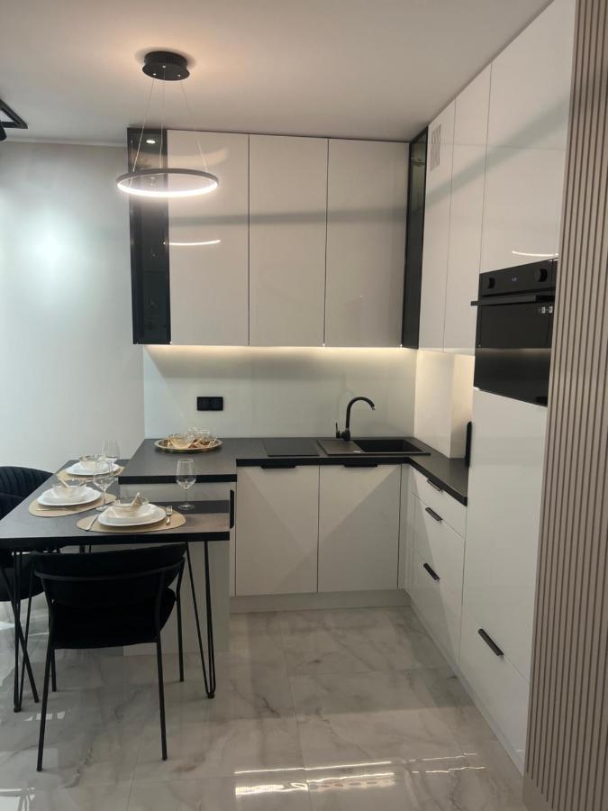 Crystal Luxury With Free Parking In Cracow For 4 Guests Apartmán *